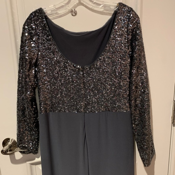 Flattering, comfortable Mother-of-the-Bride/Groom column gown in gray. - Picture 7 of 11